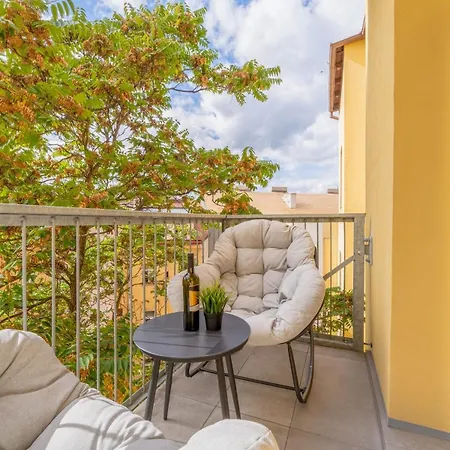 De Luxe With Balcony In Angelo By Rentez